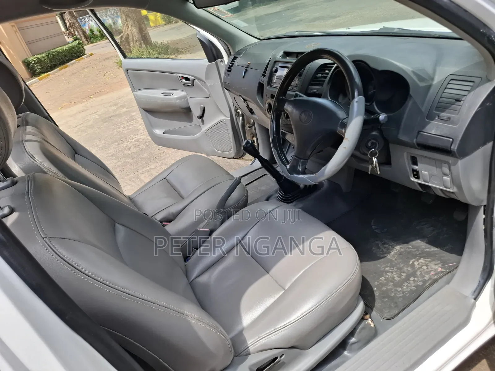 Toyota Hilux 2011 Off white