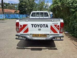 Toyota Hilux 2011 Off white