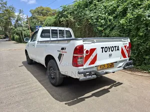 Toyota Hilux 2011 Off white