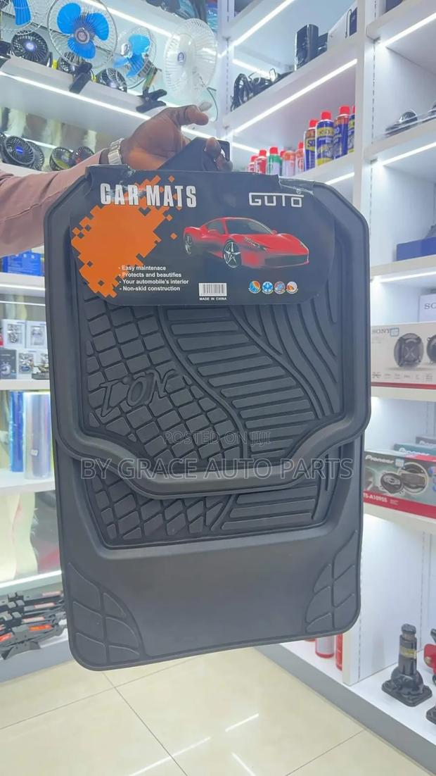 5 Pieces Black Floor Mats - main view