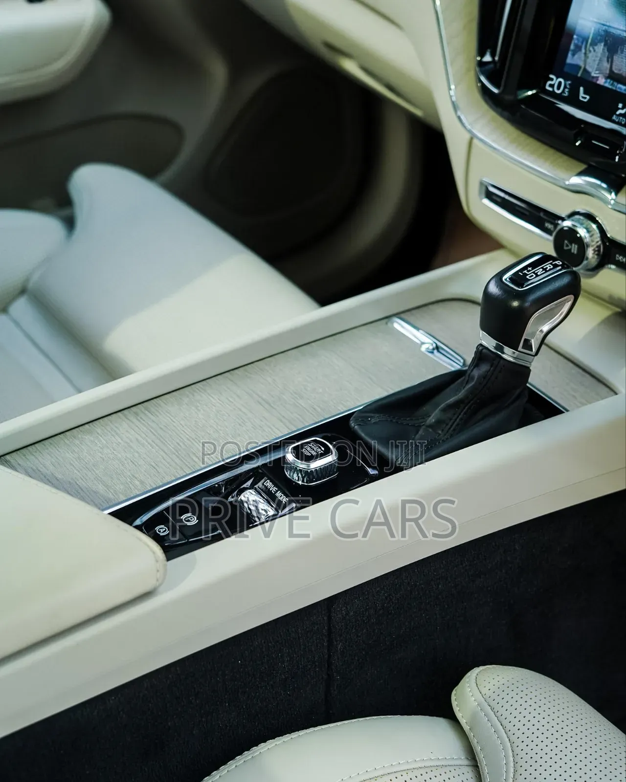 Volvo XC60 2019 White