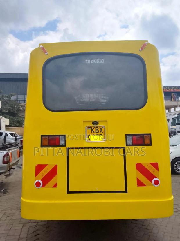 Isuzu NQR 2013 Yellow - thumbnail 3