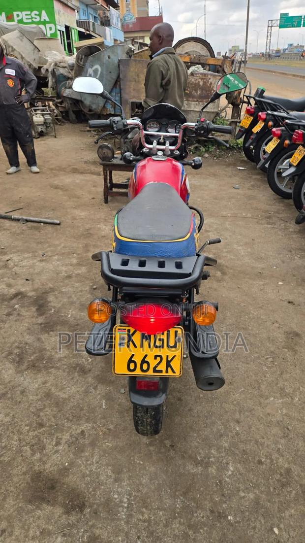 Bajaj Boxer 125 2025 Red - thumbnail 3
