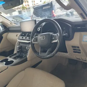 Toyota Land Cruiser 2022 White
