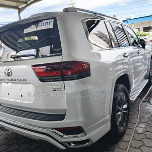 Toyota Land Cruiser 2022 White