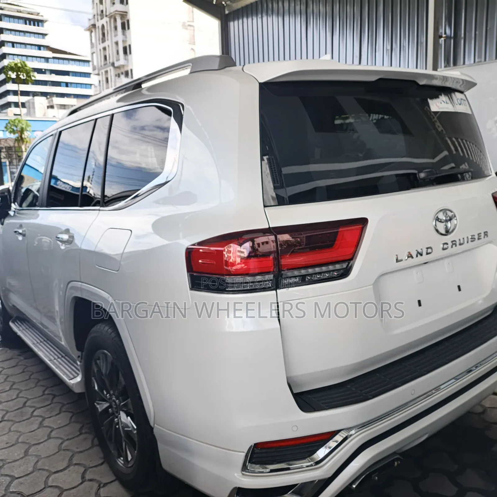 Toyota Land Cruiser 2022 White
