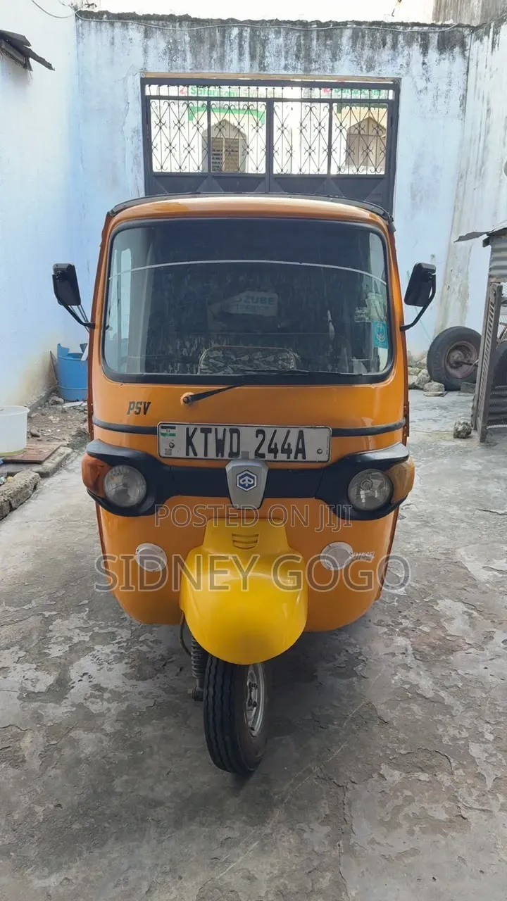 Piaggio Scooter 2024 Yellow