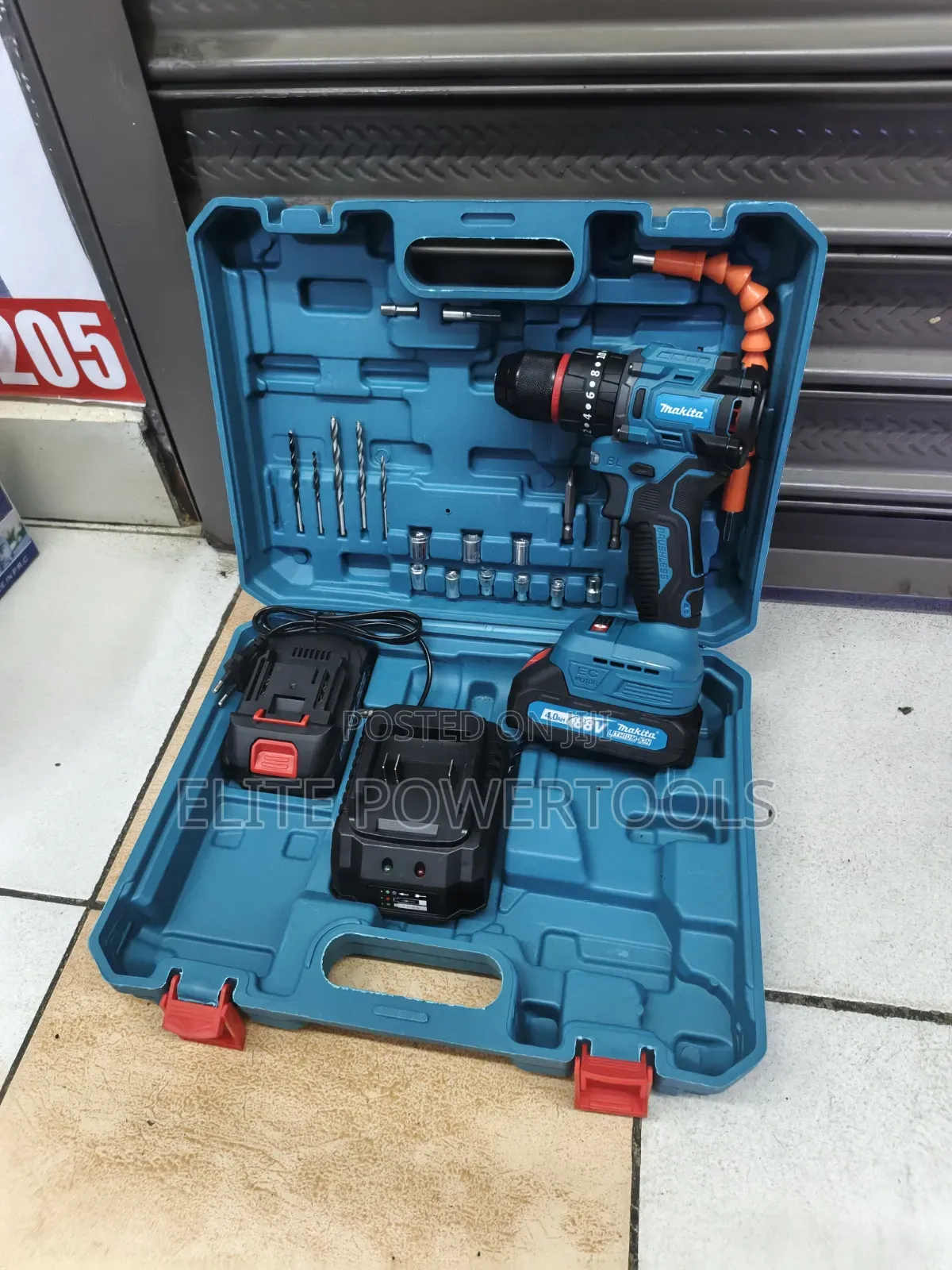 Makita 88v Cordless Drill Set / 2 Batteries Charger