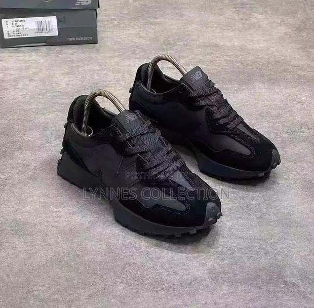 New Balance 327 All Black – Classic Lifestyle Sneakers