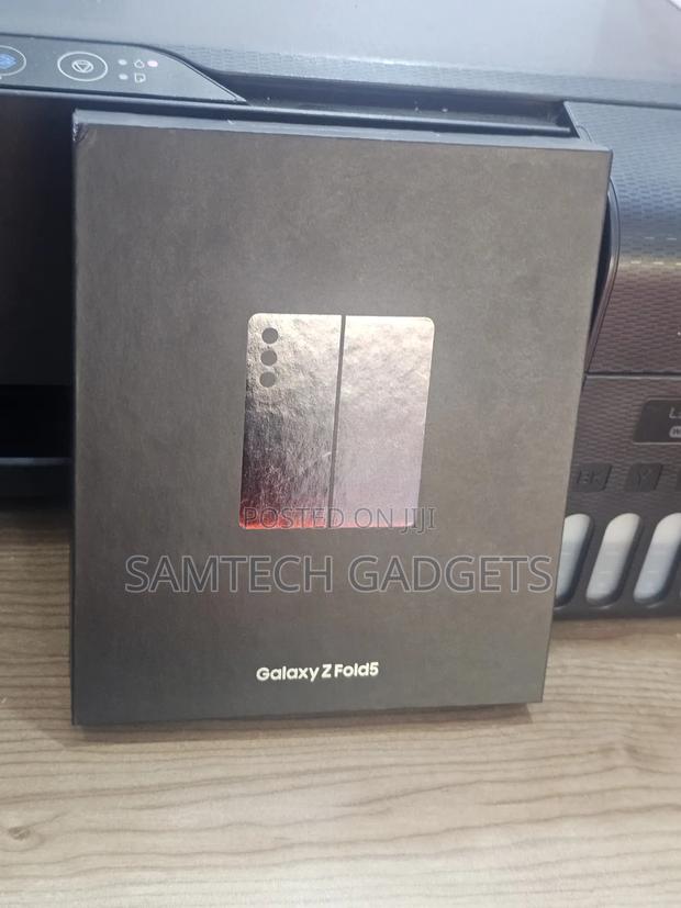 New Samsung Galaxy Z Fold 5 512 GB Black - thumbnail 2