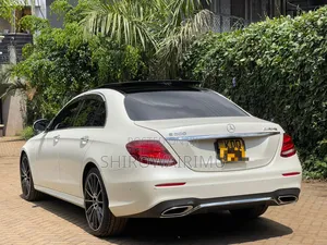 Mercedes-Benz E200 2017 Pearl