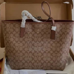 Coach Signature Tote Bag – Brown | Spacious Stylish