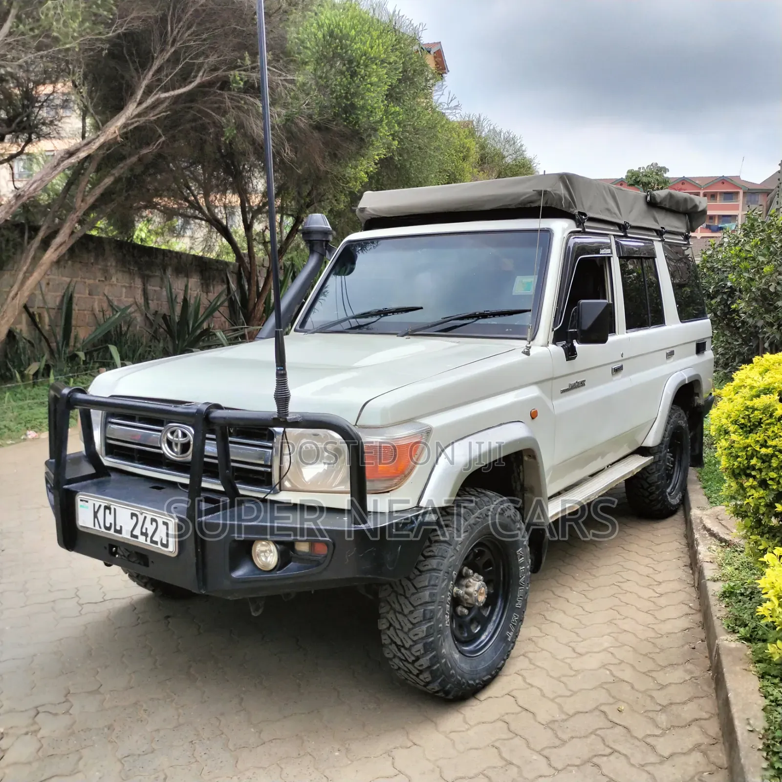 Toyota Land Cruiser 2011 White