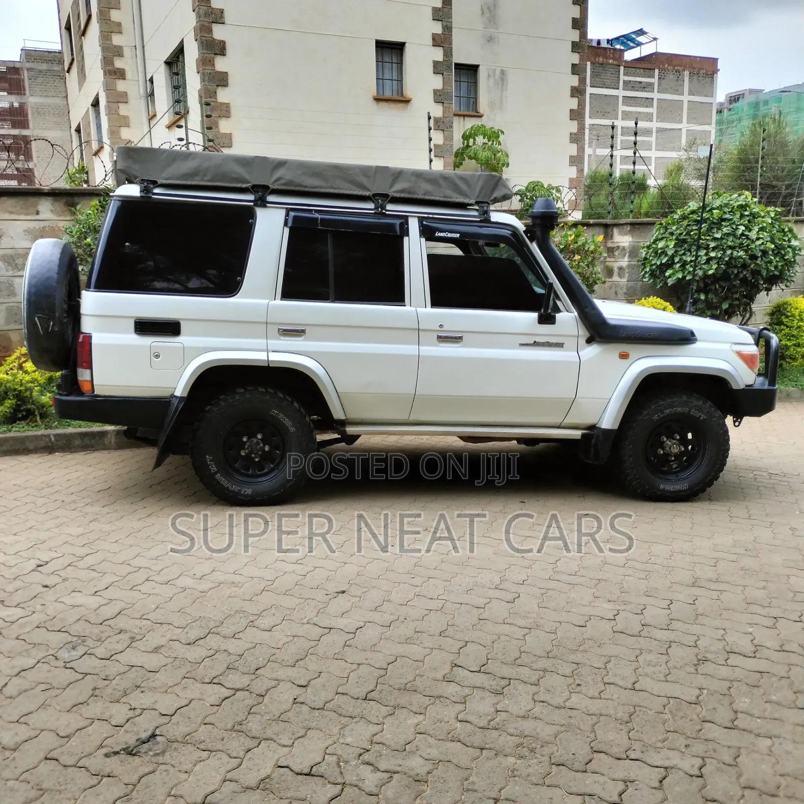 Toyota Land Cruiser 2011 White