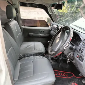 Toyota Land Cruiser 2011 White