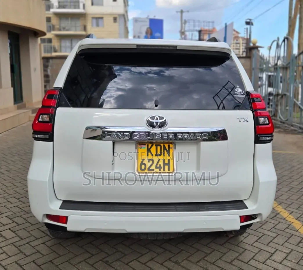 Toyota Land Cruiser Prado 2018 Off white