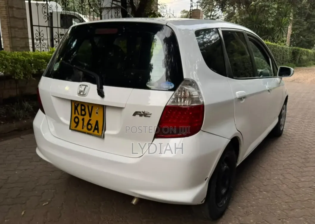 Honda Fit 2006 White