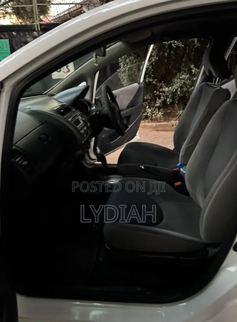 Honda Fit 2006 White