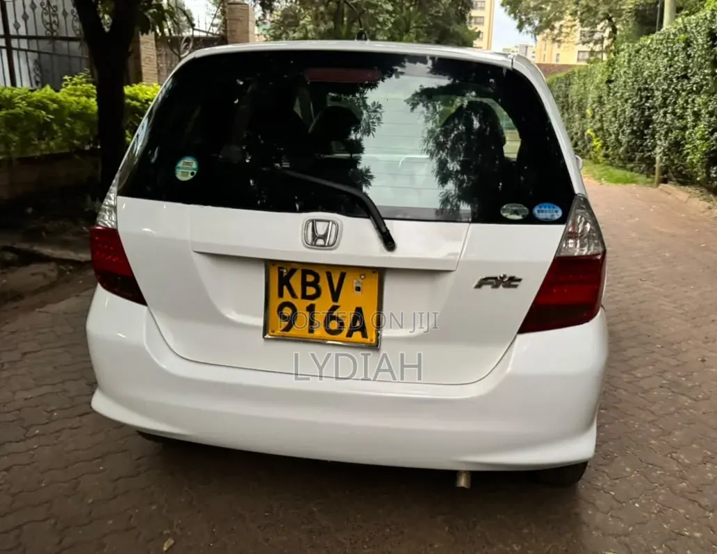 Honda Fit 2006 White