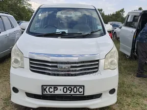 Toyota Noah 2011 Off white