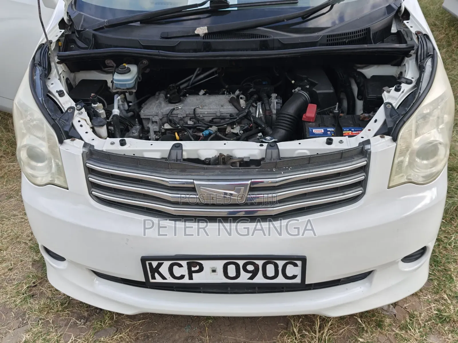 Toyota Noah 2011 Off white
