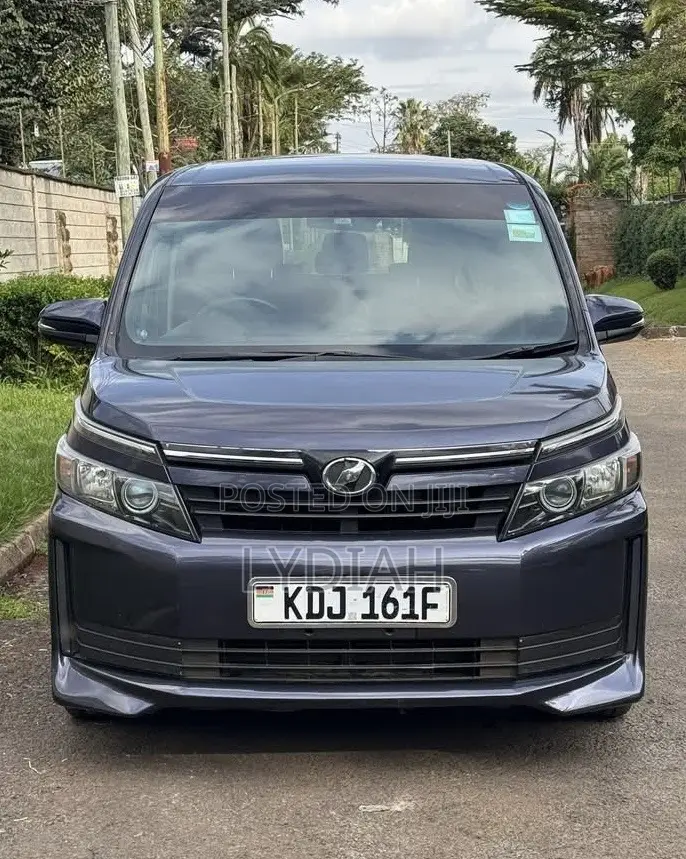 Toyota Voxy 2015 Gray