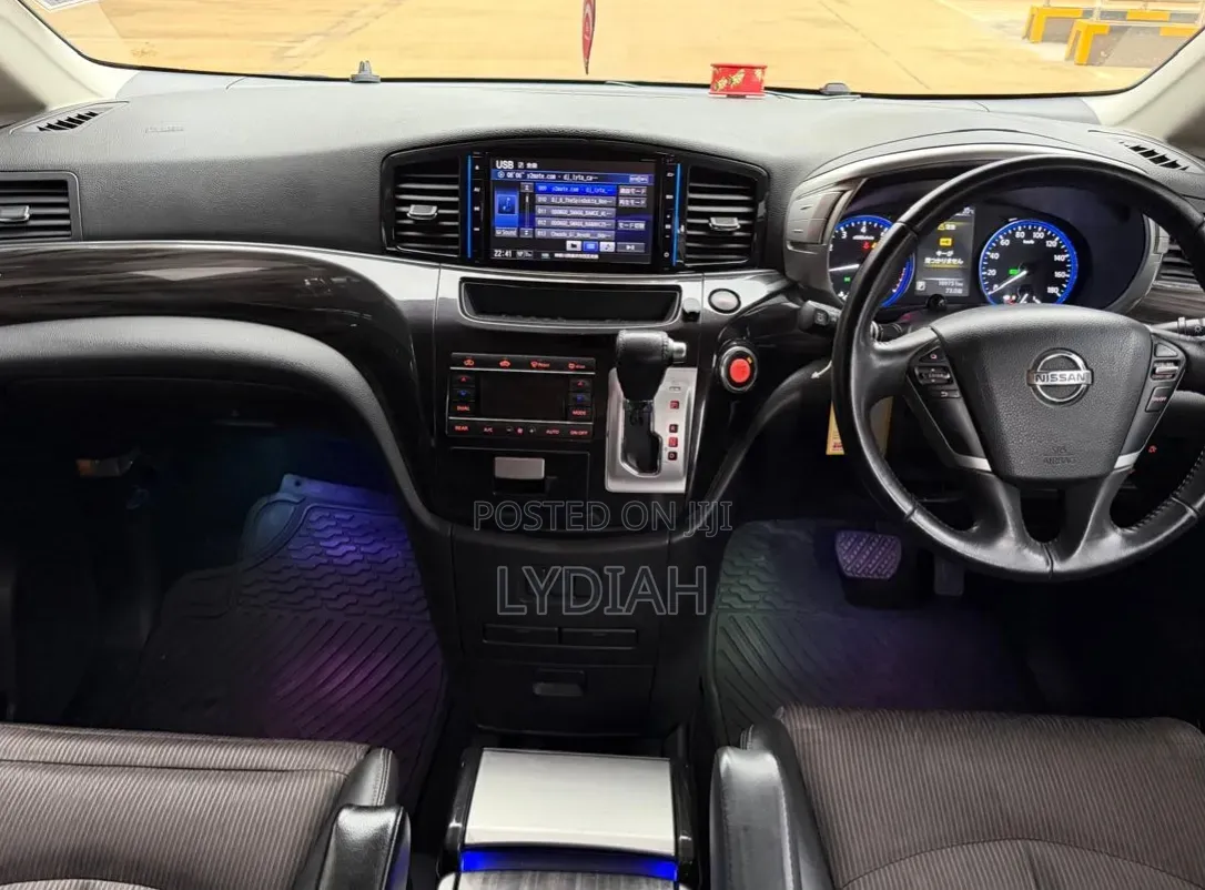 Nissan Elgrand 2017 Maroon