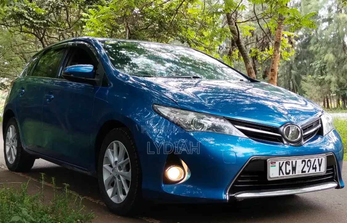 Toyota Auris 2013 Blue