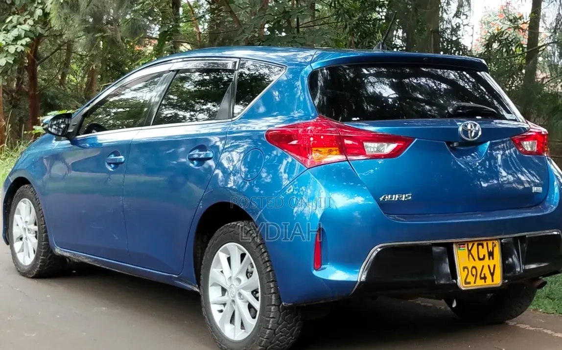 Toyota Auris 2013 Blue