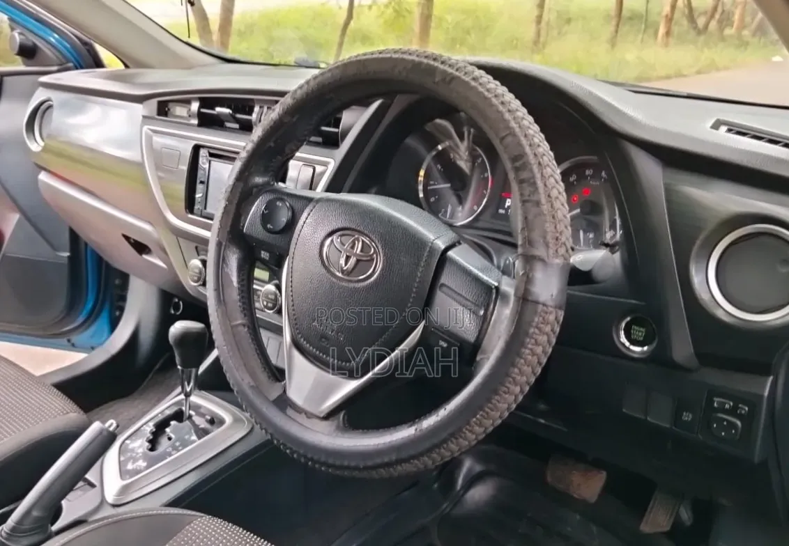 Toyota Auris 2013 Blue