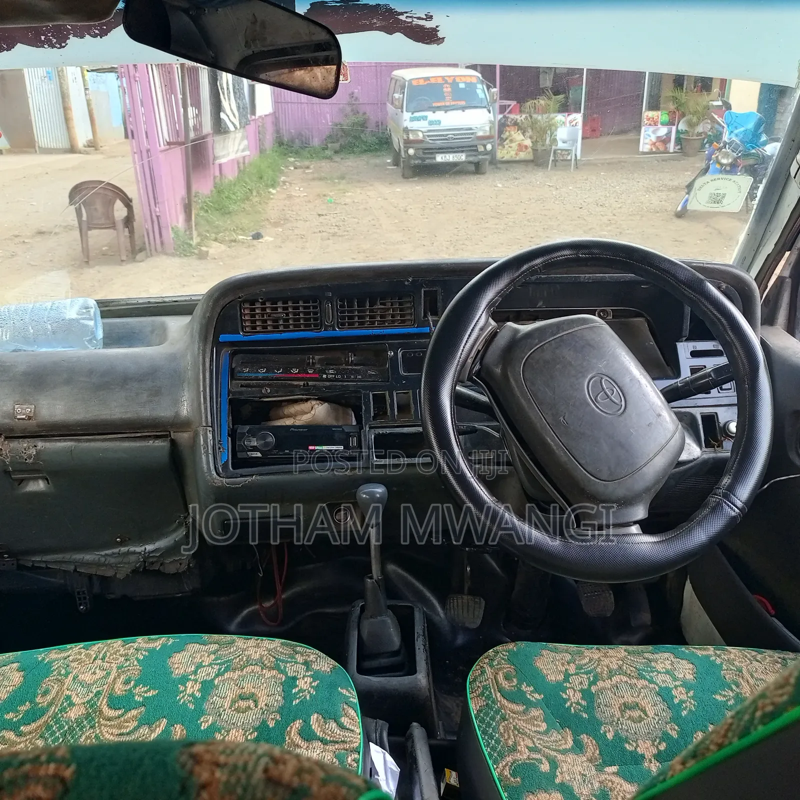 Toyota HiAce 2003 White