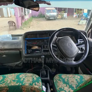 Toyota HiAce 2003 White