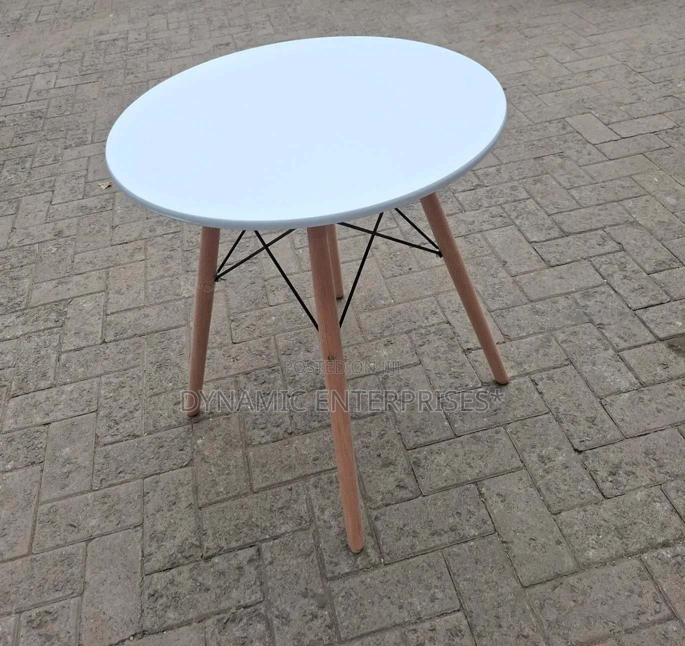 Eames Round Dining Table