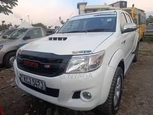 Toyota Hilux 2011 White