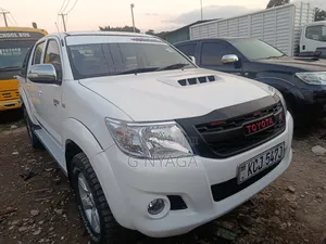 Toyota Hilux 2011 White