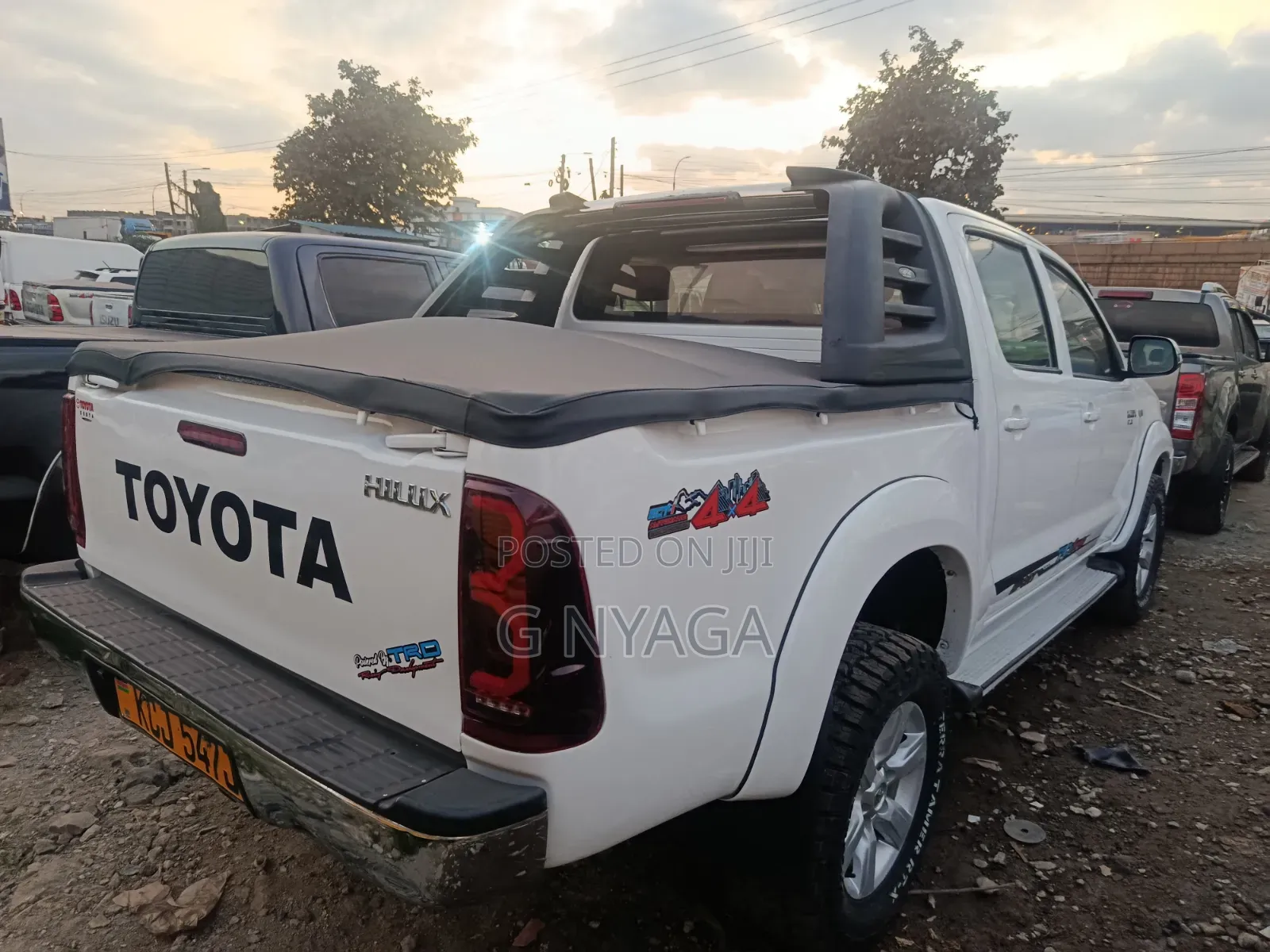 Toyota Hilux 2011 White