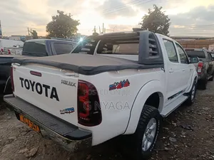 Toyota Hilux 2011 White