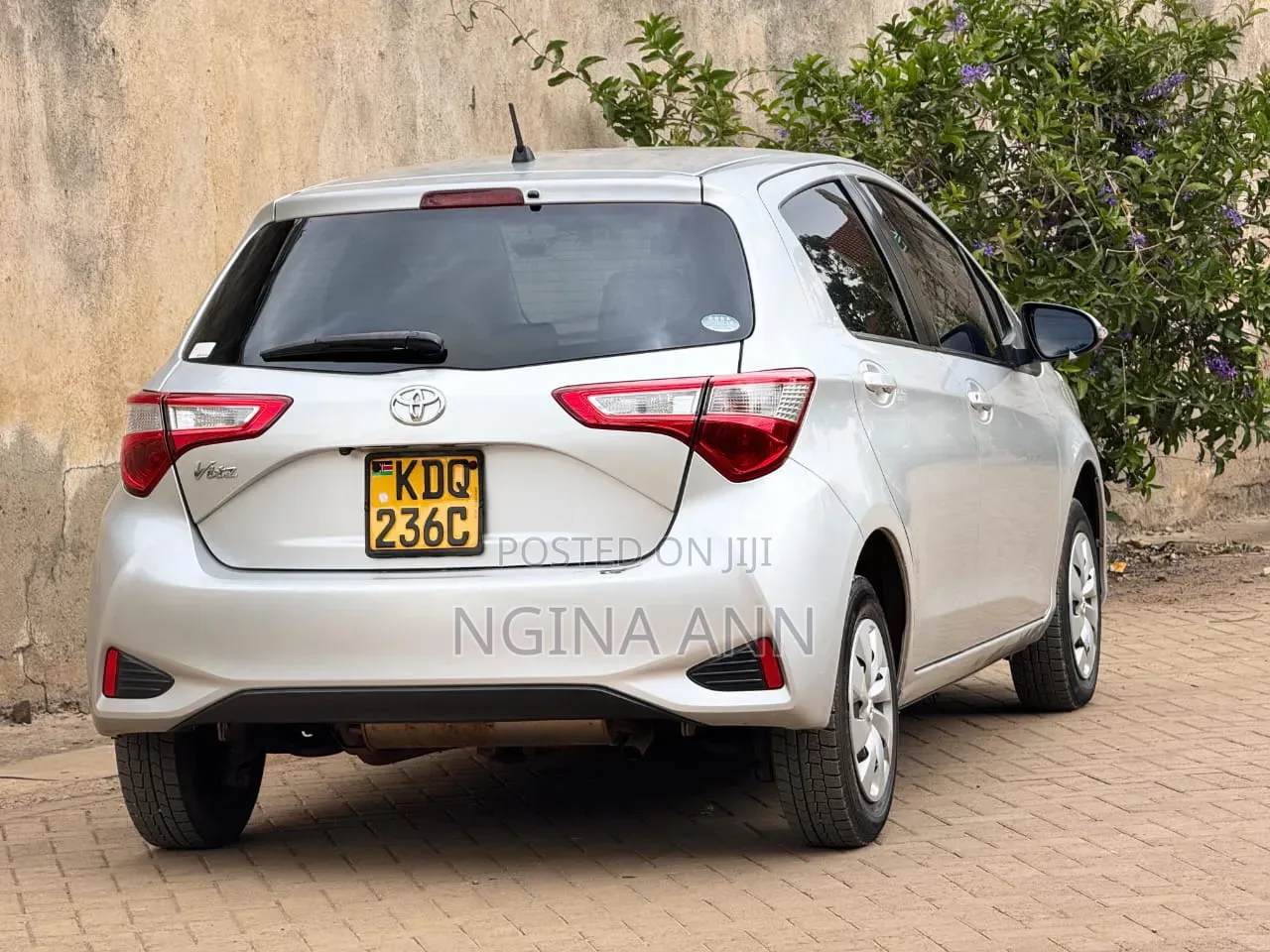 Toyota Vitz 2017 Silver