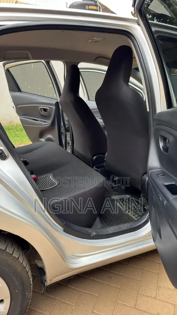 Toyota Vitz 2017 Silver