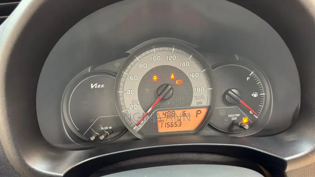 Toyota Vitz 2017 Silver