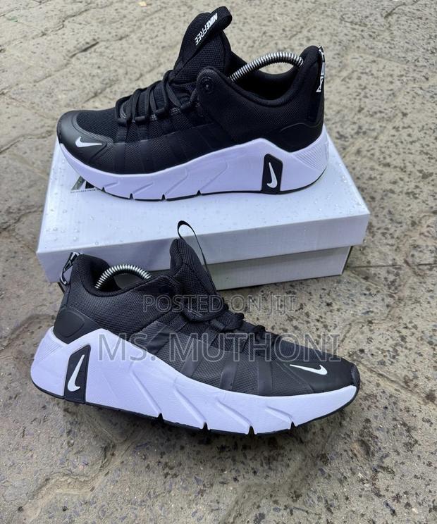 Black Mesh Upper and a Distinct White Midsole Mets Size 36-41 - main view