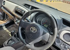 Toyota Vitz 2014 Silver