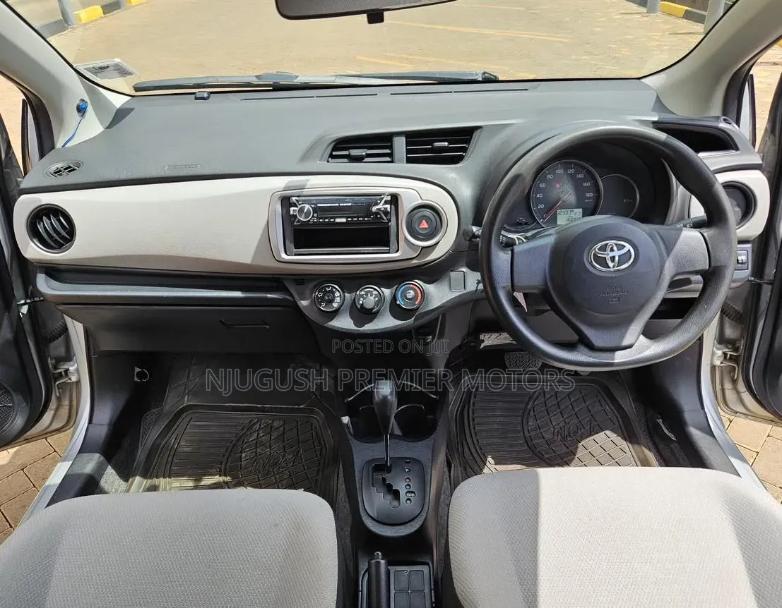 Toyota Vitz 2014 Silver