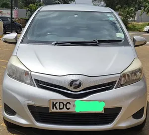 Toyota Vitz 2014 Silver