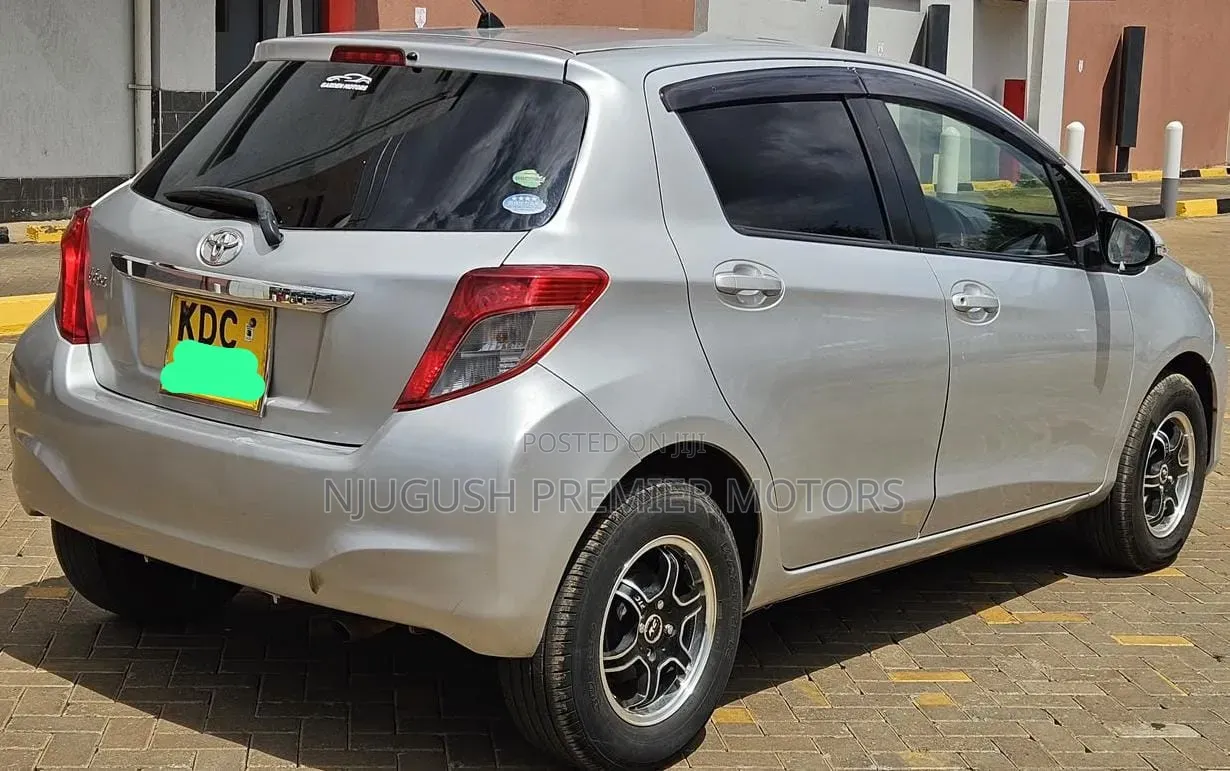 Toyota Vitz 2014 Silver