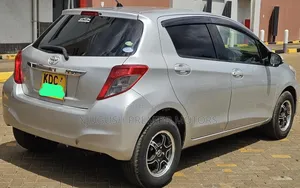 Toyota Vitz 2014 Silver