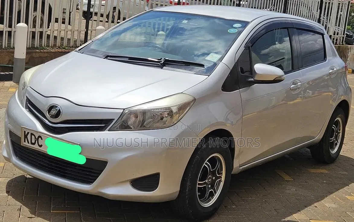 Toyota Vitz 2014 Silver