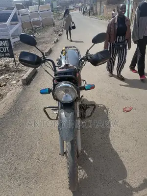 Honda CB 2025 Red