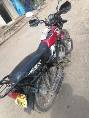 Honda CB 2025 Red