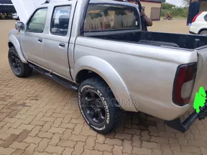 Nissan Navara 2004 Silver
